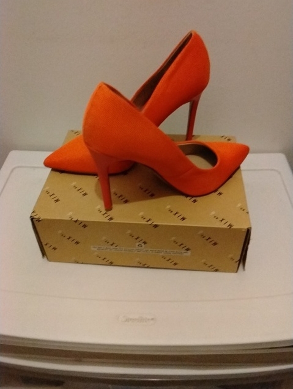 Women's Bright Orange Pointed Stiletto Pumps